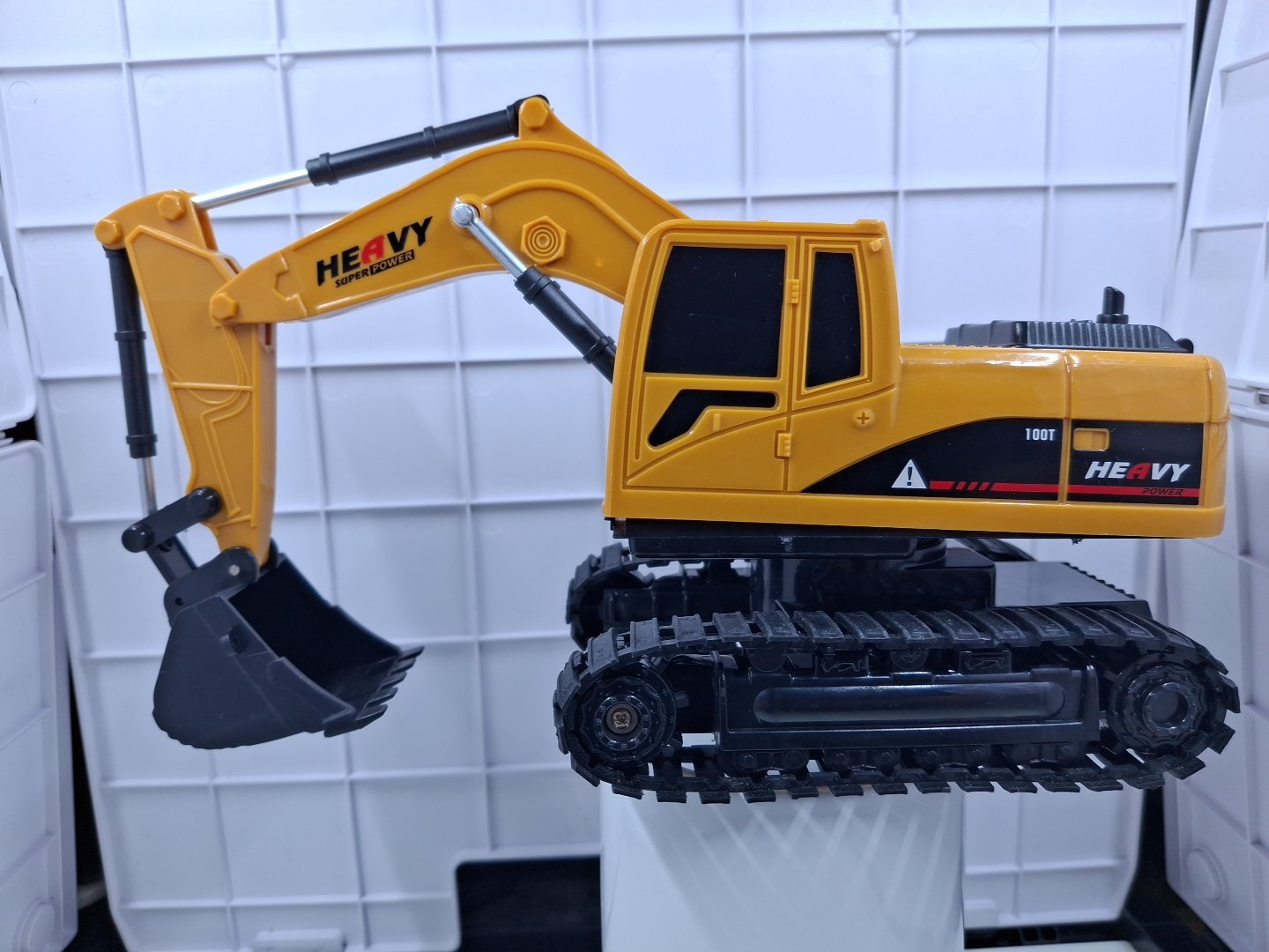 Excavator Model Construction Toy for Children Or Adults – No Radio Control