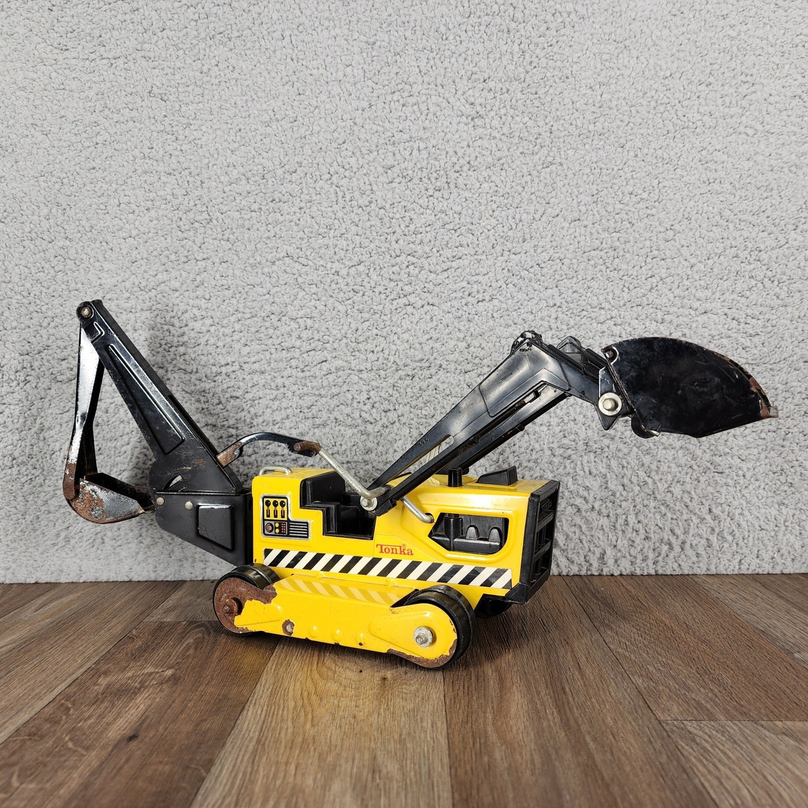 Vintage Tonka 41242 Mighty Backhoe Loader Excavator Construction Toy 20″