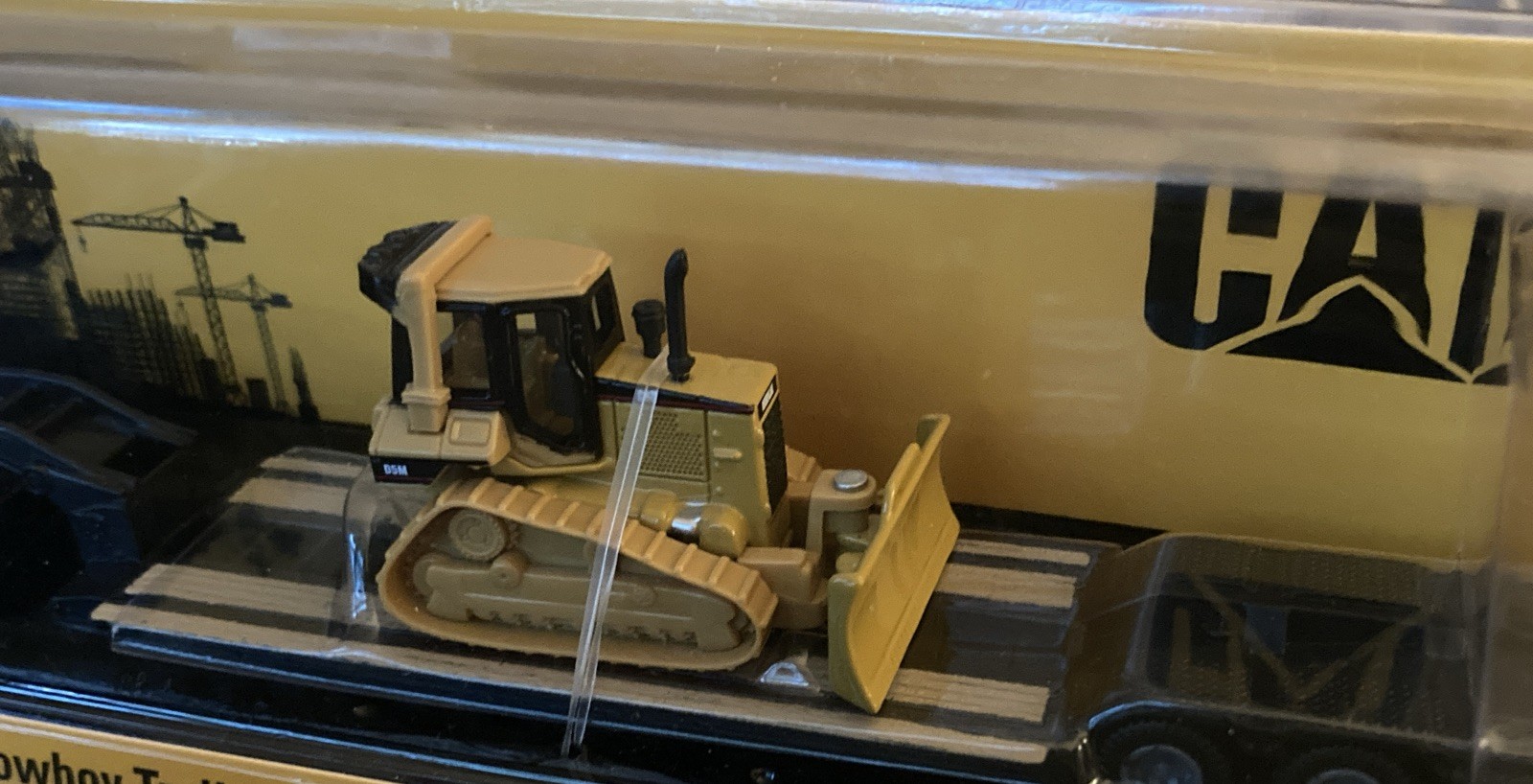 CAT 1:87 Scale Semi Tractor with Lowboy Trailer Collectible Diecast Machines