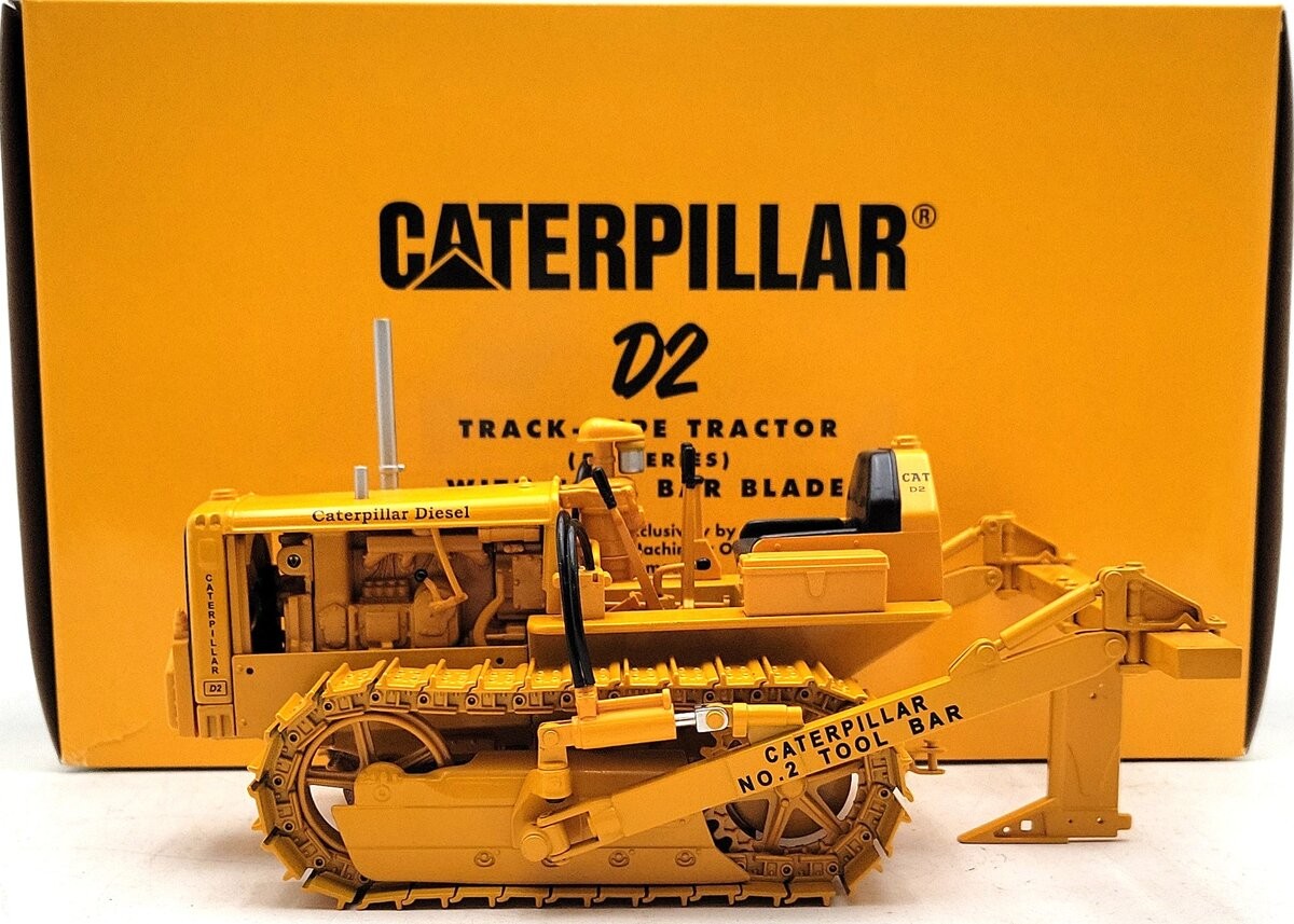 SpecCast CUST-782 1:16 Die-cast CAT D2 Track-Type Tractor w/ Tool Bar Blade EX