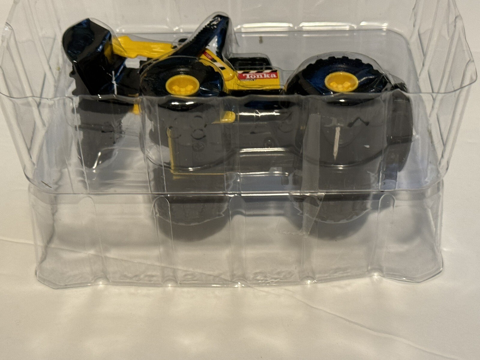 2001 Tonka 1:64 Bulldozer Diecast #762898 Hasbro Maisto International Toy Car