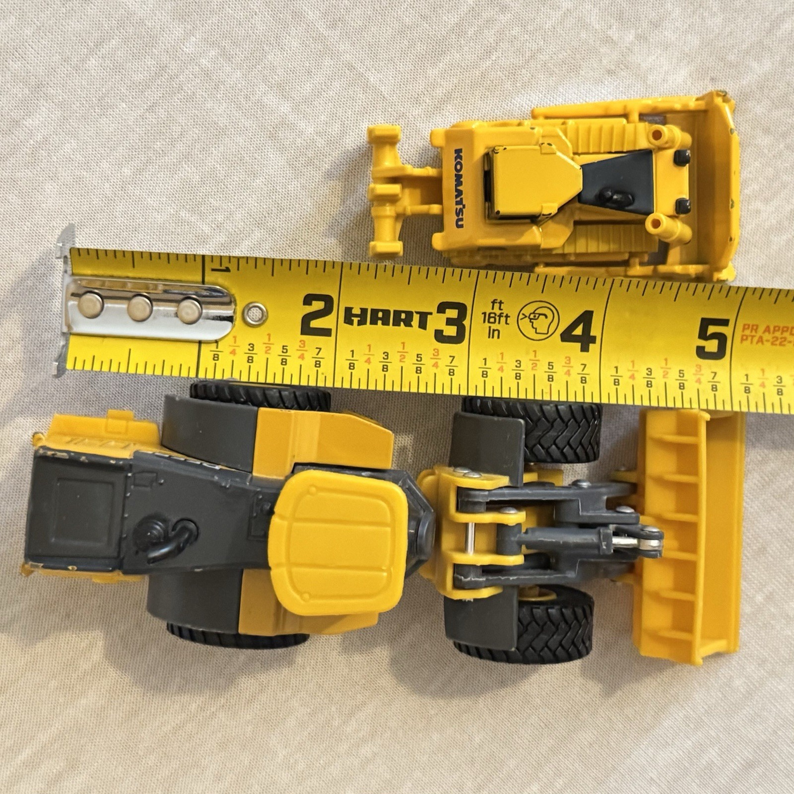 Lot Of 2 ERTL Tomy John Deere Komatsu Metal/Plastic Heavy Equipment Loader Dozer