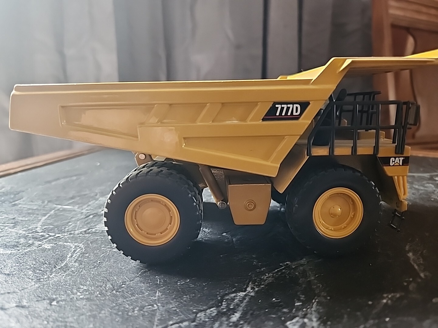 Norscot CAT 777D Off-highway Haul Truck 1:50 Model Mining Quarry Caterpillar