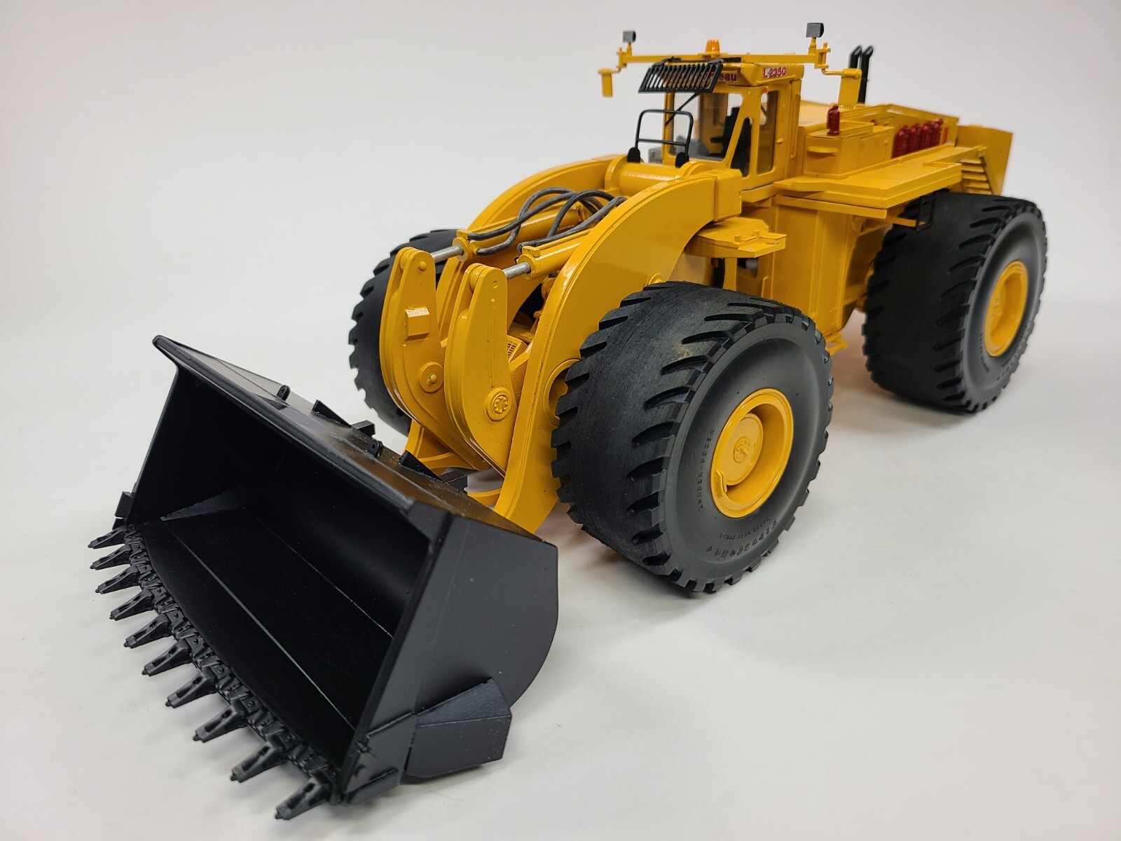Letourneau L-2350 Wheel Loader – Yellow ASAM Smith 1:48 Scale Model #LET2350