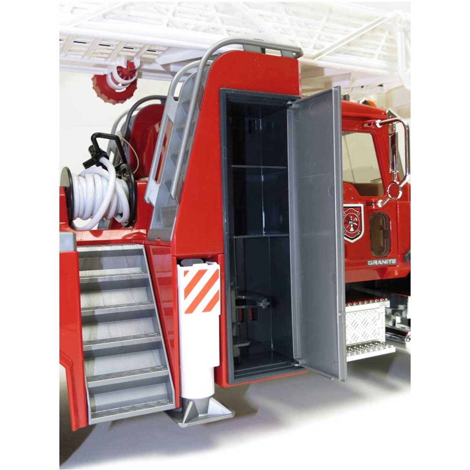 Bruder 1/16 Mack Granite Fire Engine w/ Extendable Ladder 02821