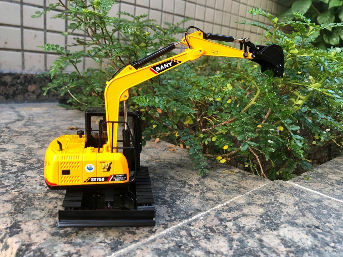 SANY 1/35 Construction Vehicle Car SY75C-9 Diecast Excavator Collect Model Toys