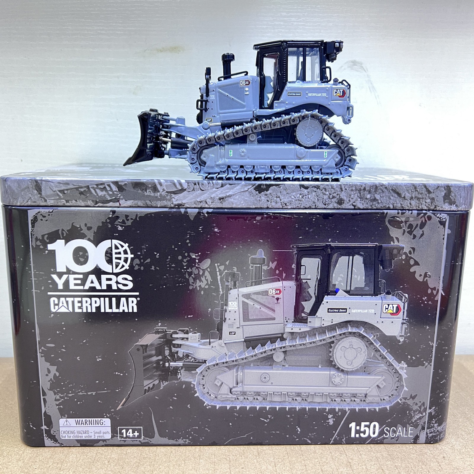 DM 1:50 CAT D6XE LGP Caterpillar Bulldozer Model 100th Anniversary 85554BGC