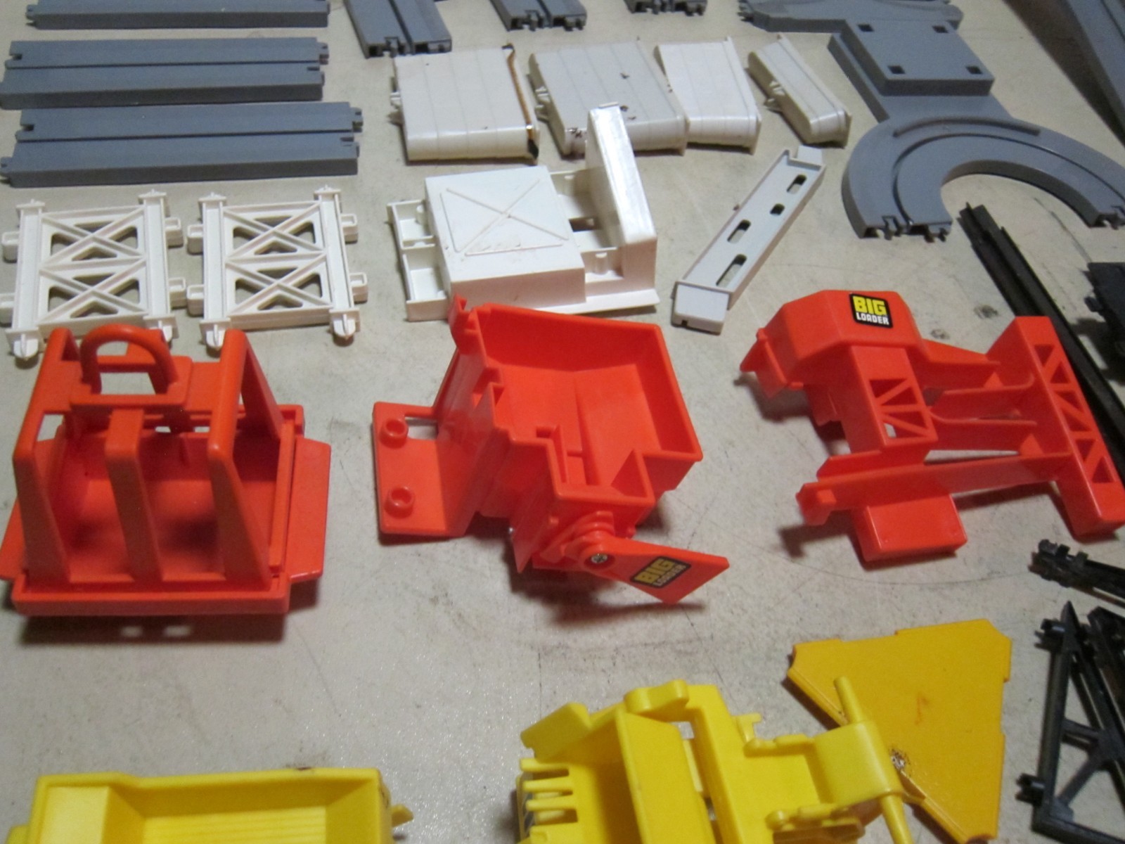 VTG 1977 Tomy Big Loader Construction set INCOMPLETE #5001, Parts as shown