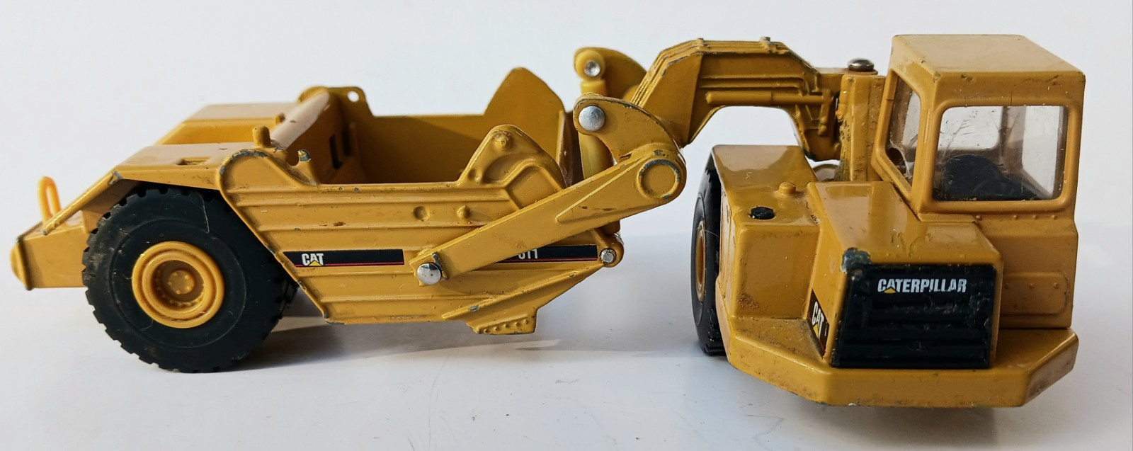 Norscot Group Caterpillar Cat 611 Wheel Tractor Scraper 7″ Die-Cast Toy Vintage