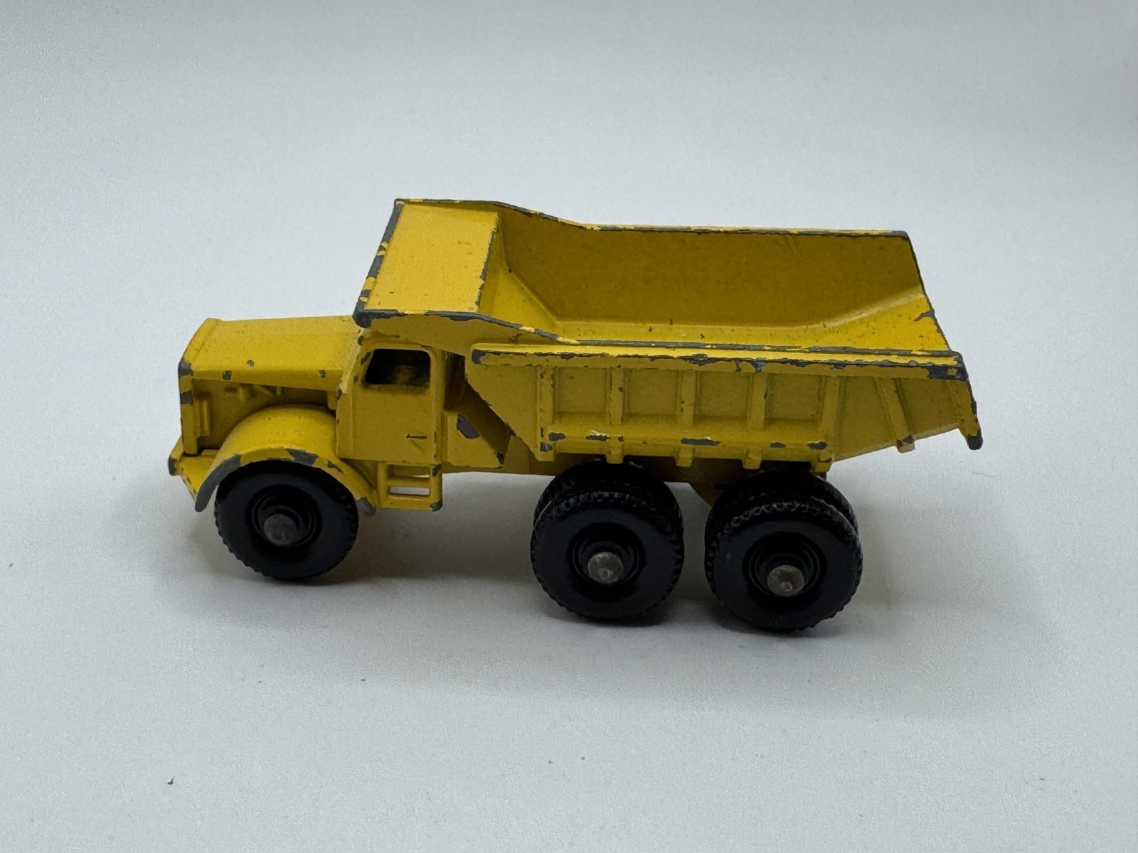 VINTAGE LESNEY MATCHBOX NO.6 EUCLID DUMP TRUCK YELLOW DIECAST MADE IN ENGLAND