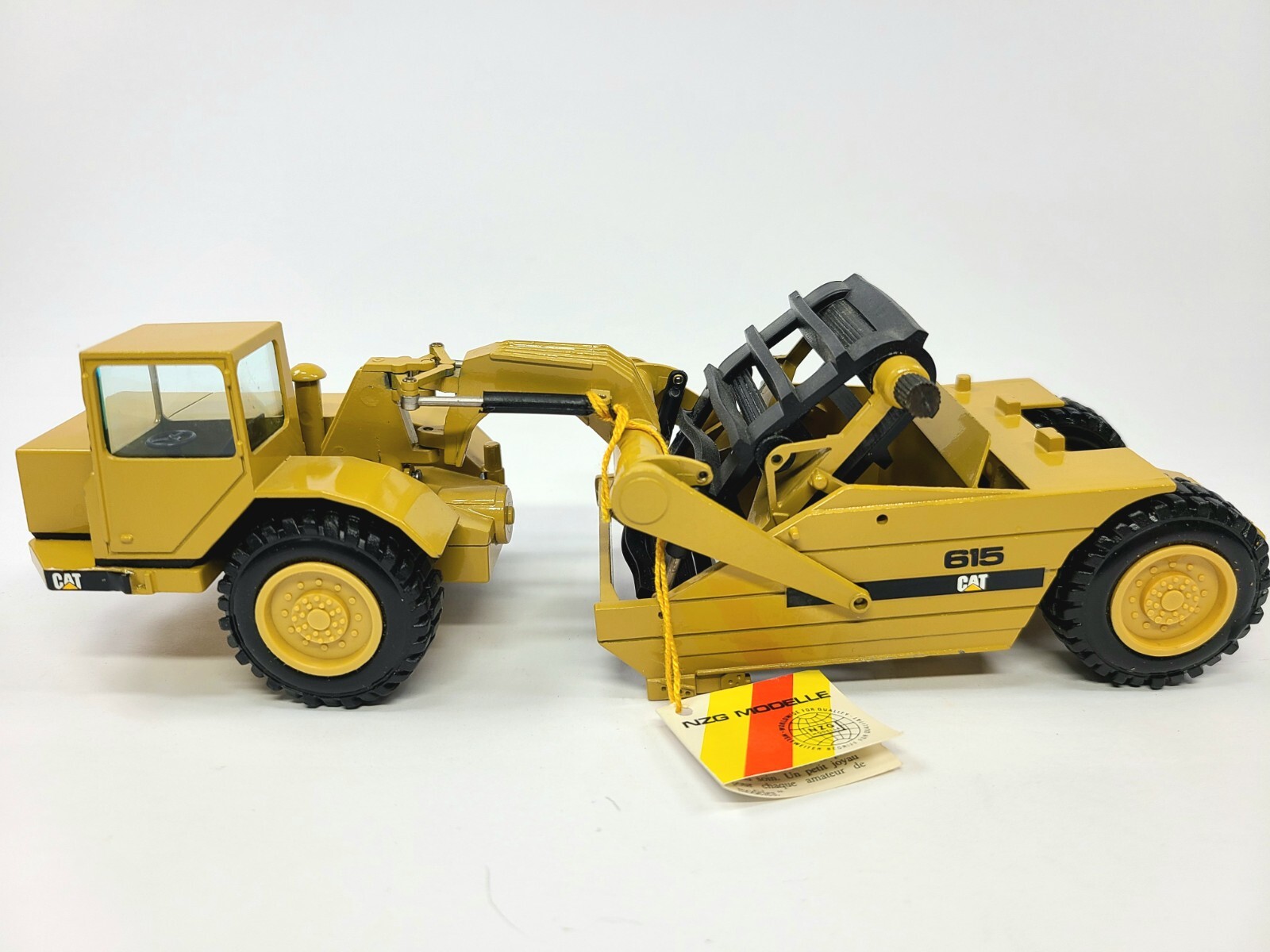 Caterpillar Cat 615 Elevating Scraper – NZG 1:50 Scale Model #260 – No Box