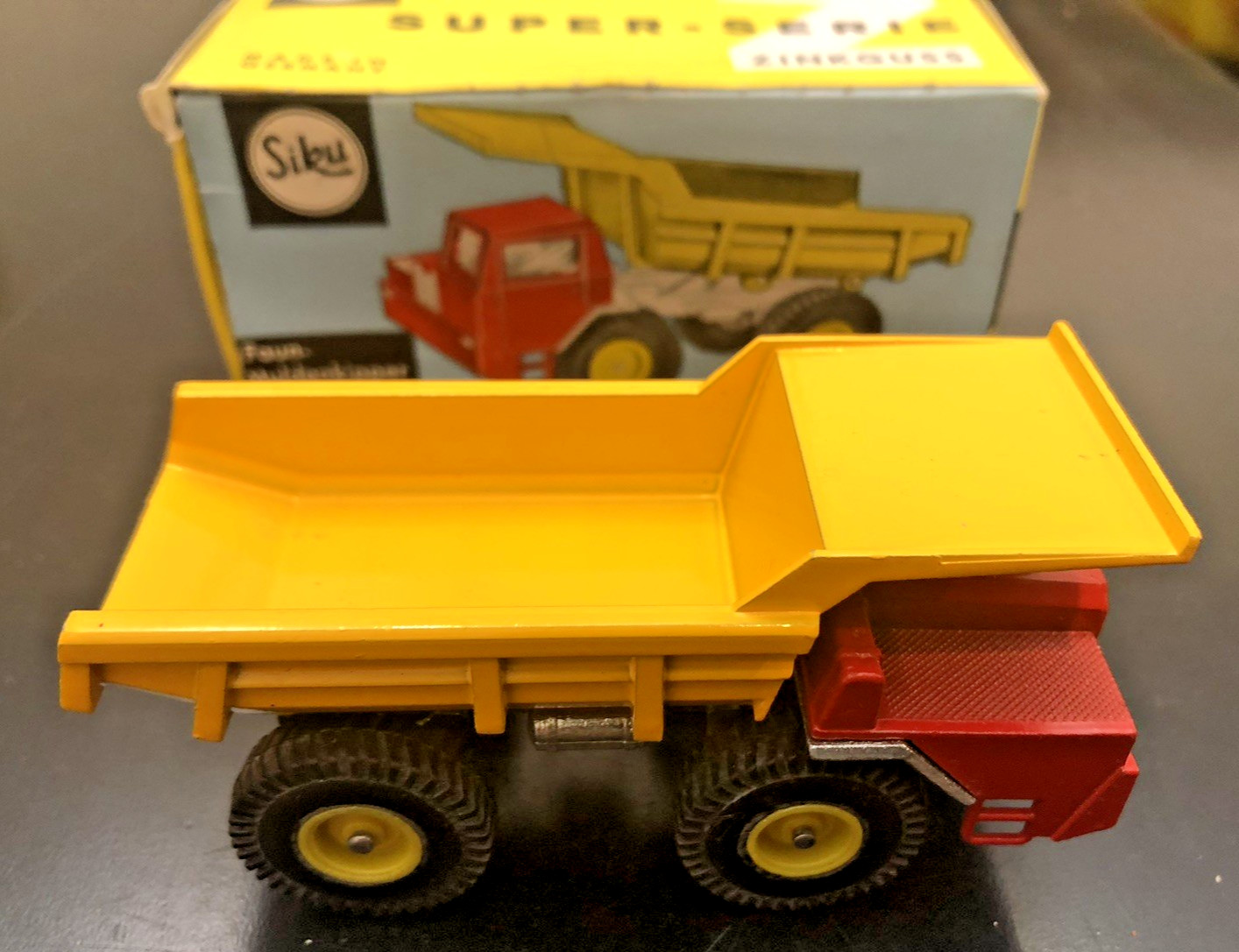 Siku #V 249 Faun-Muldenkipper K 10/26 AP Dump Truck Diecast Model Boxed – Rare