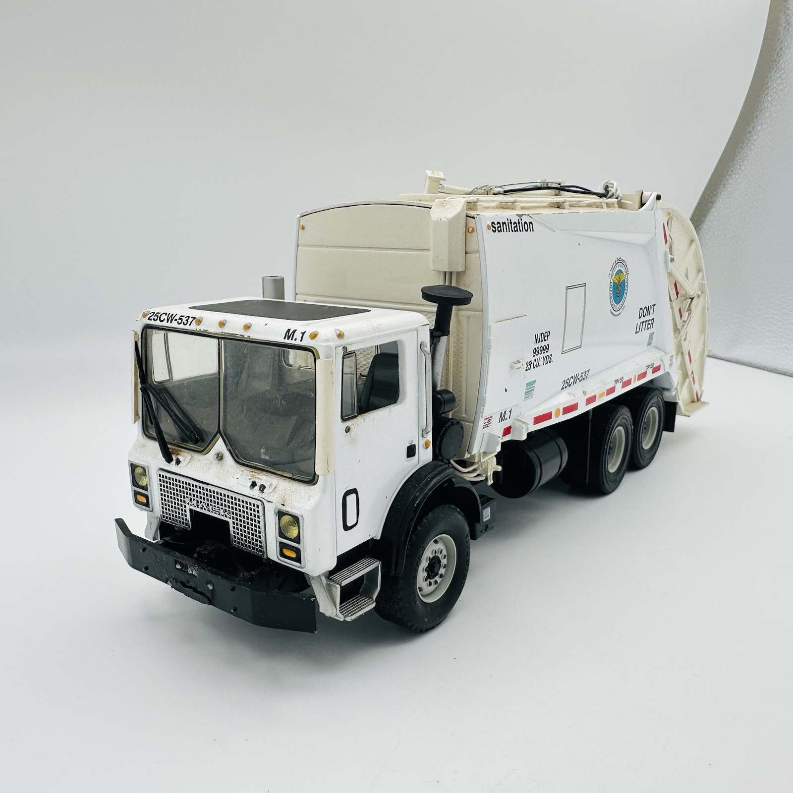 First Gear 1:34 Mack MR Rear Load Garbage Truck New York DSNY 19-3323 (Read Des)