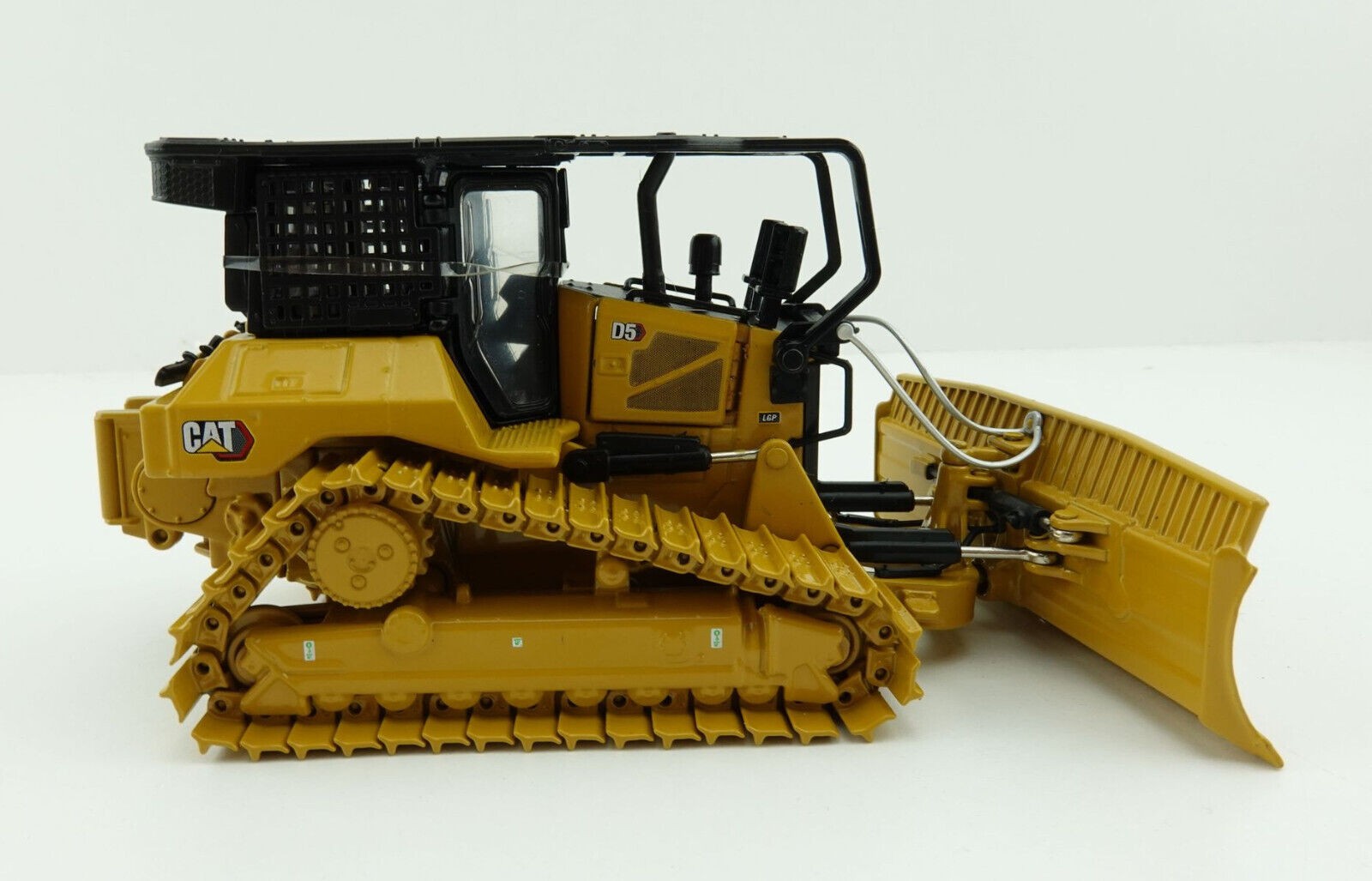 DIECAST MASTERS – Bull CATERPILLAR D5 LGP Forestry – 1/50 – DCM85952