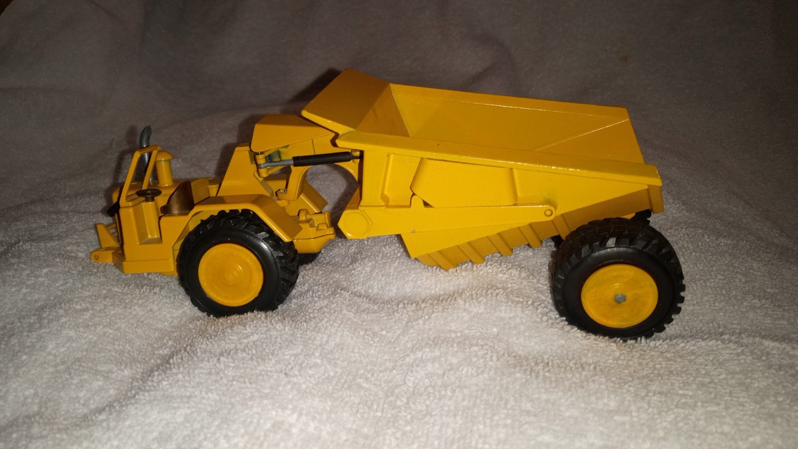 Caterpillar 621 Dump Truck – 1/50 – NZG #132 – No Box