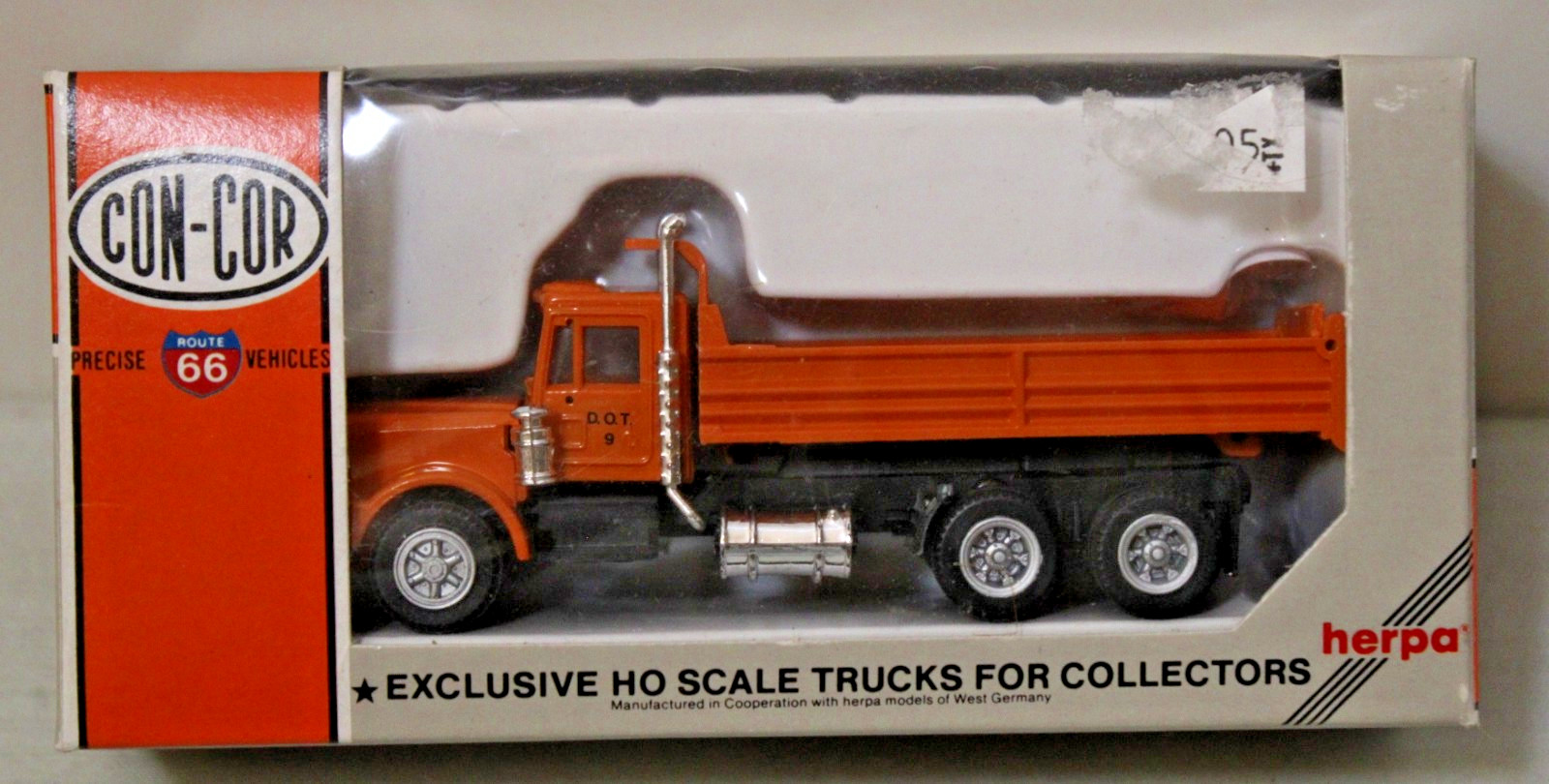 Con-Cor #0004-001012 State Highway Dump Truck #9 D.O.T. 1:87 New in box