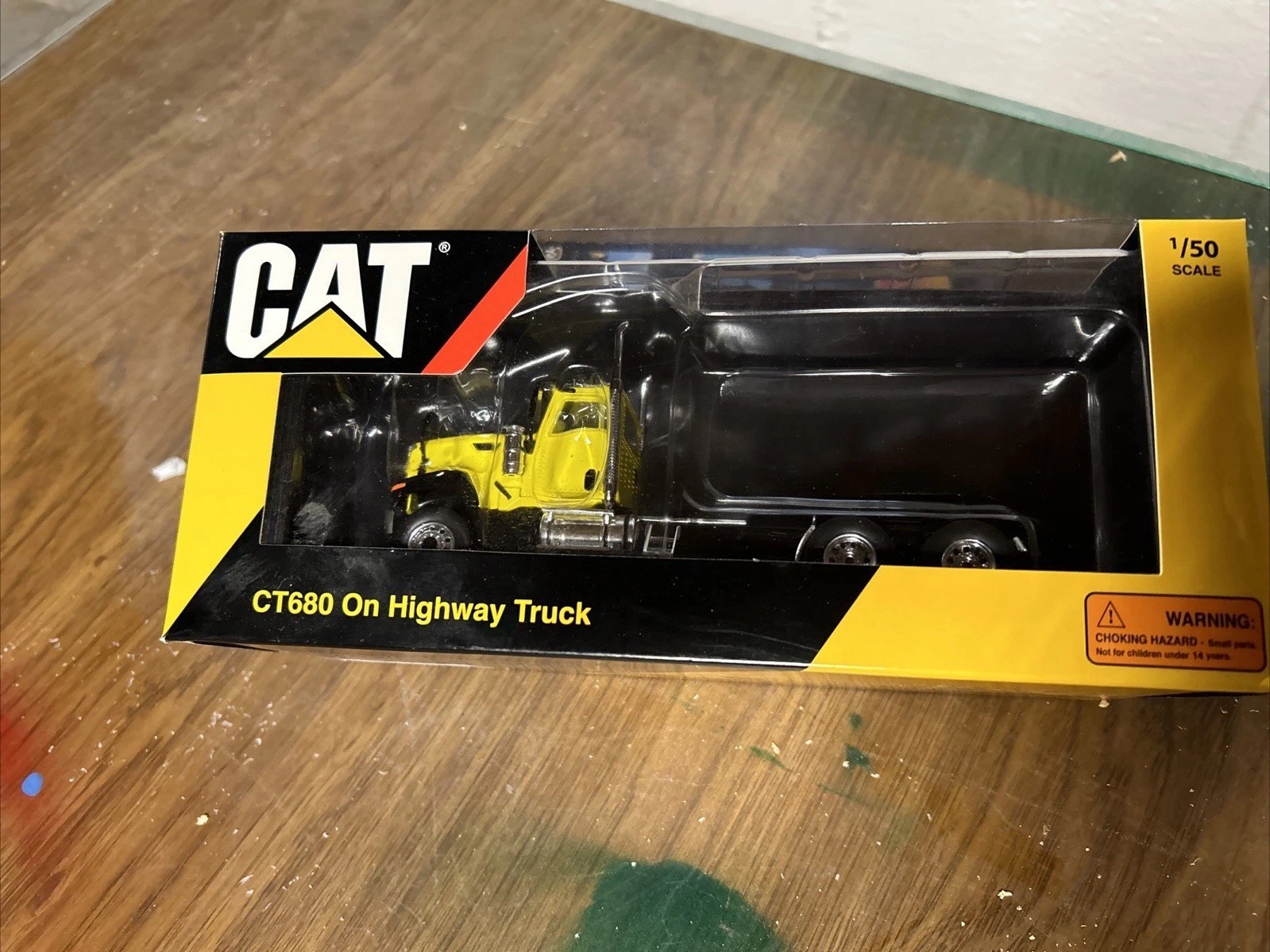 1/50 Caterpillar CT680 Highway Truck