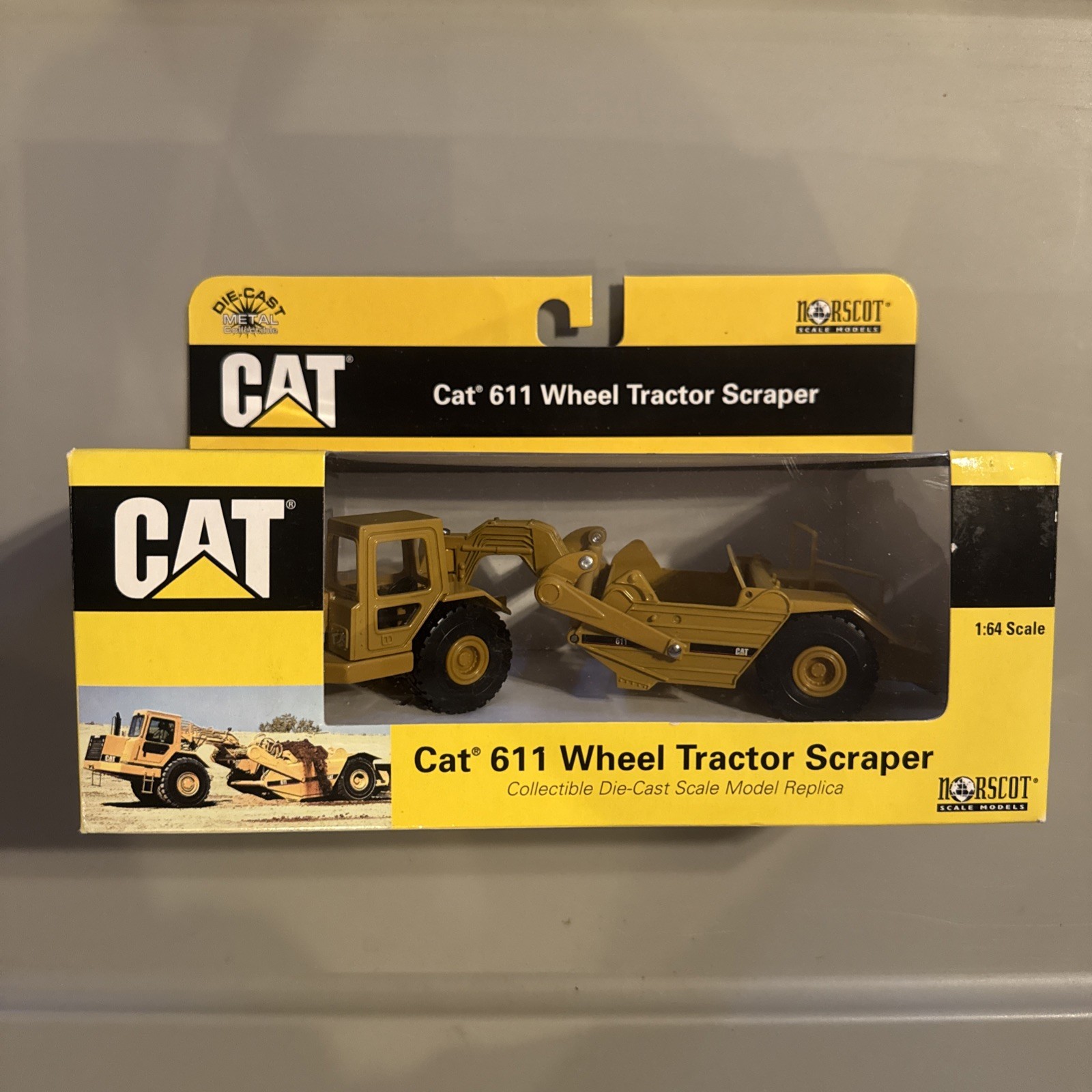 Cat 611 Wheel Tractor Scraper 1:64 Construction Machine New Sealed