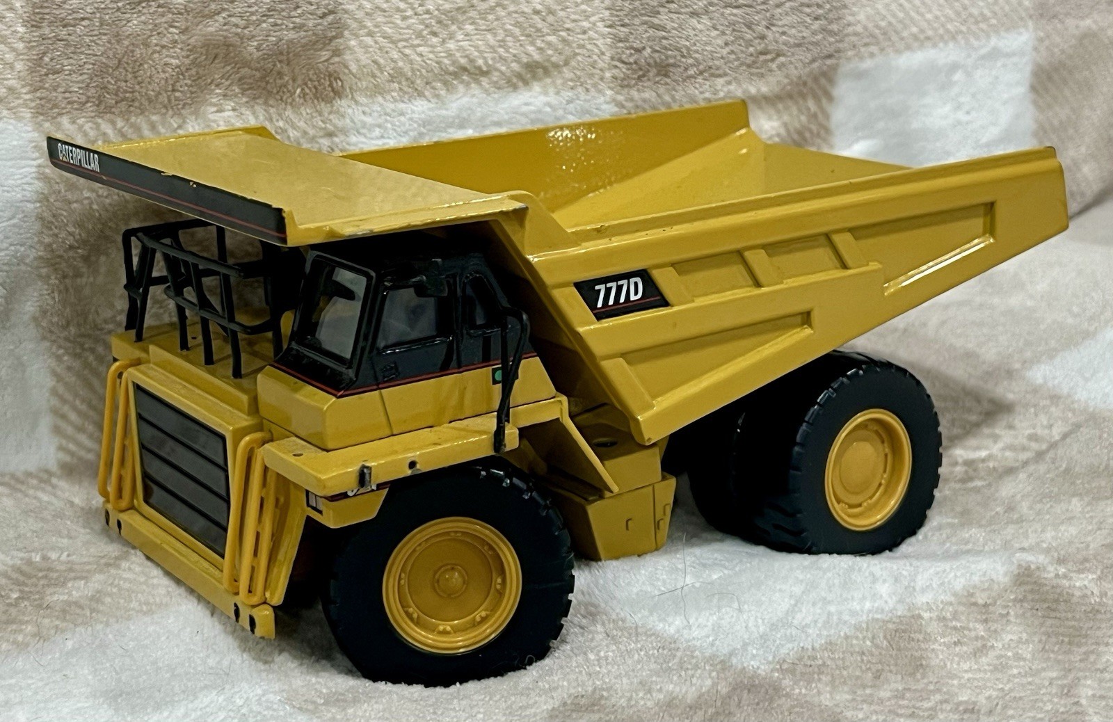 Norscot Caterpillar CAT 777D Off Highway Truck Heavy 2lbs 12oz 8”x 4.5” #8294