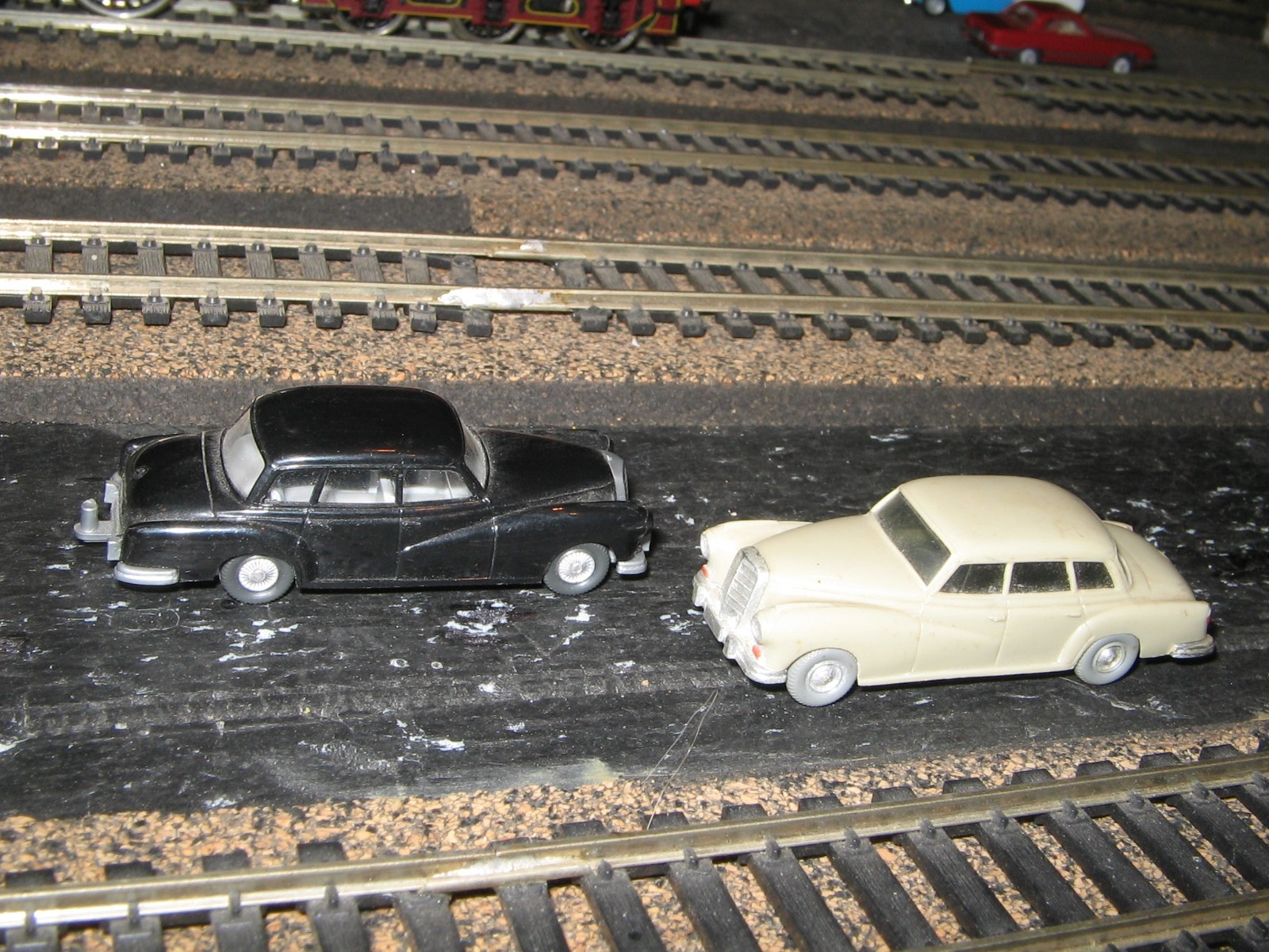 Wiking Set of 2 Mercedes 300 Sedans – Germany 1/87 HO (plastic) Excellent