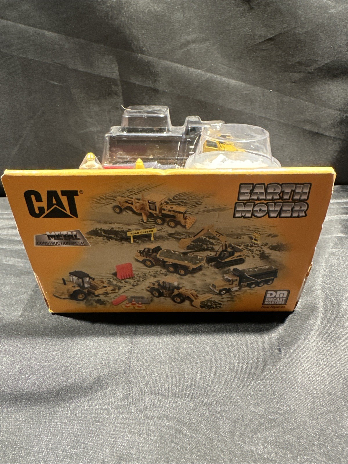 NEW SHIPS FREE Diecast Masters 1:87 HO CAT Dump Truck + Construction Accessories