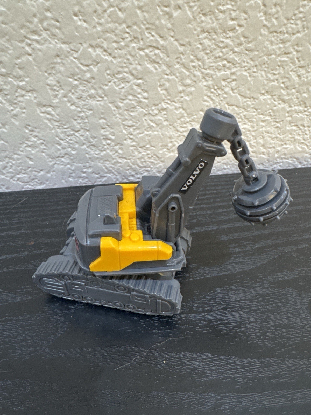 Volvo Plastic Excavator Construction Toy Vehicle Loose Tracked Digger