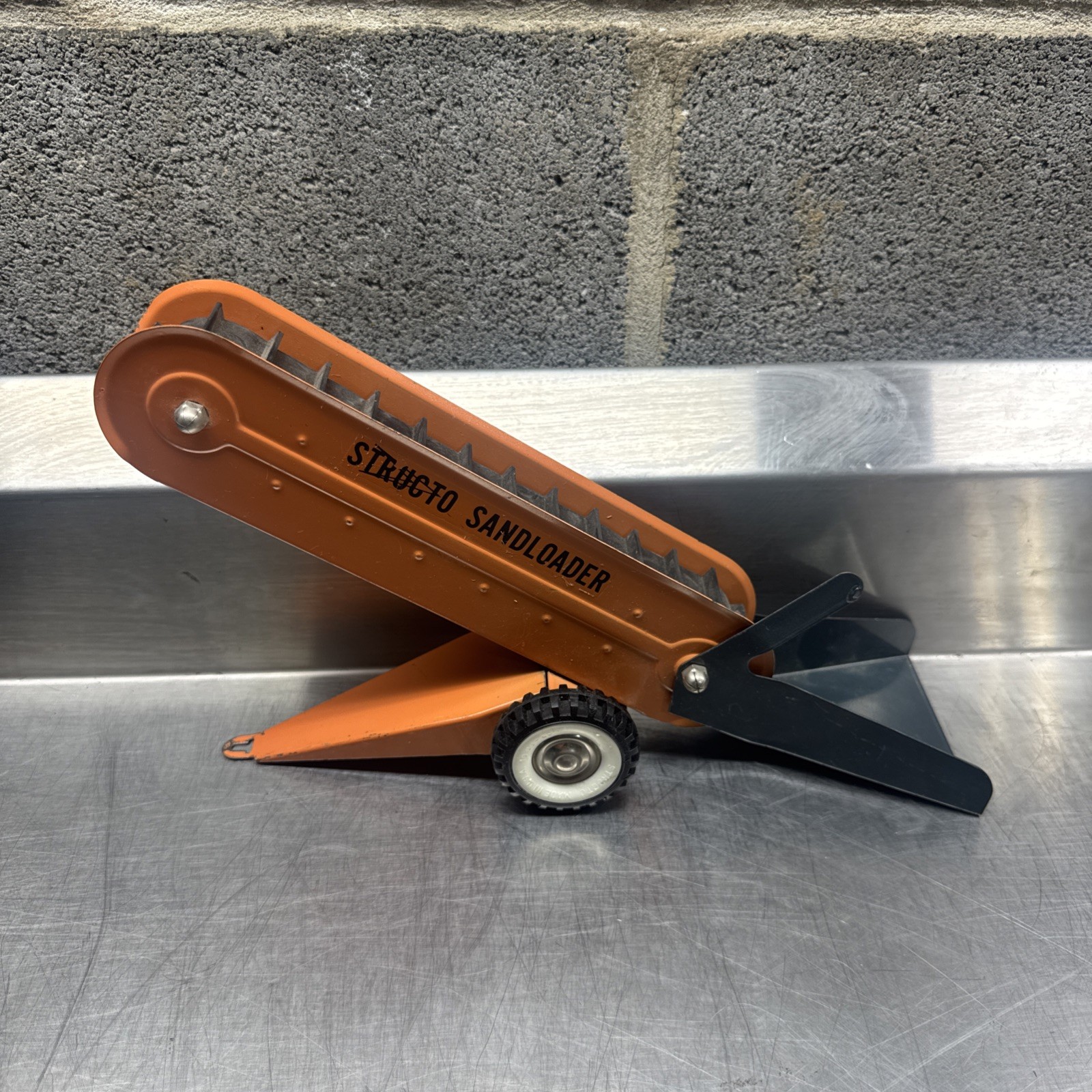 Vintage STRUCTO Orange Sand Loader – Pressed Steel & NICE!