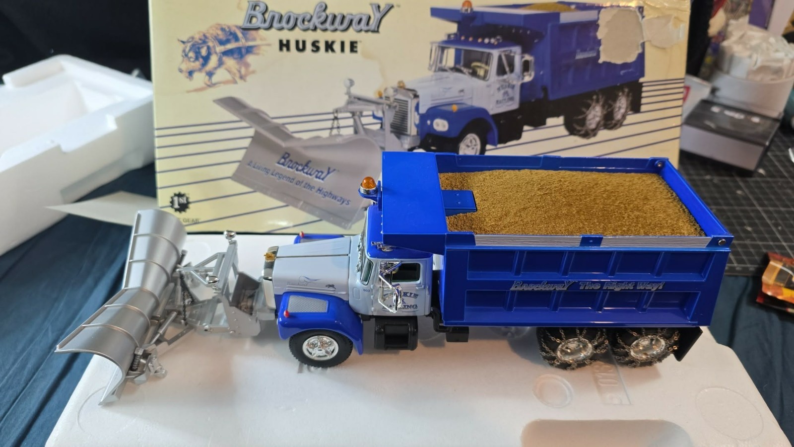 1/34 First Gear Diecast Brockway Huskie 200 Dump Truck W/Plow & Sand D0823 LZ