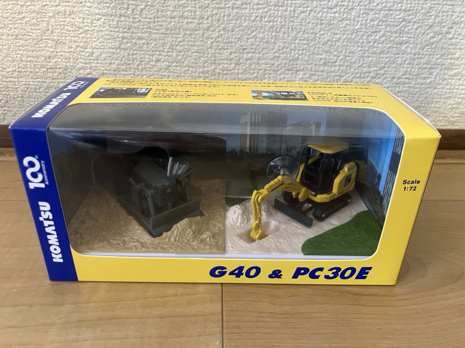 KOMATSU G40 & PC30E Miniature 1:72 Komatsu 100th Anniversary w/Tracking S/F