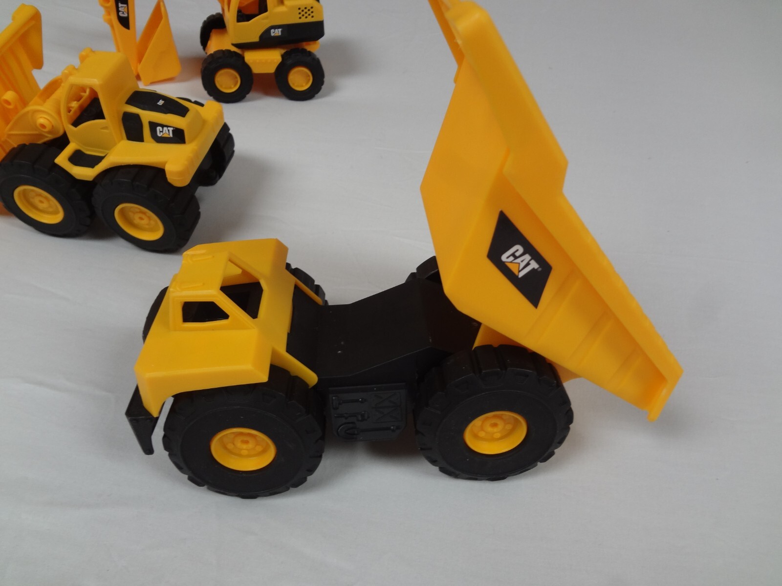 Caterpillar Mini Crew 3 Pack Construction Toys Building set – NEW
