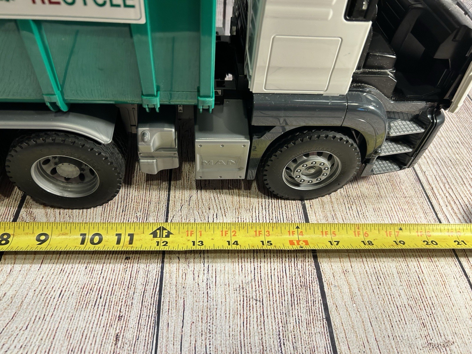 Bruder MAN TGS Recycling Truck 1/16 03763 Green Garbage Bin Loader Germany