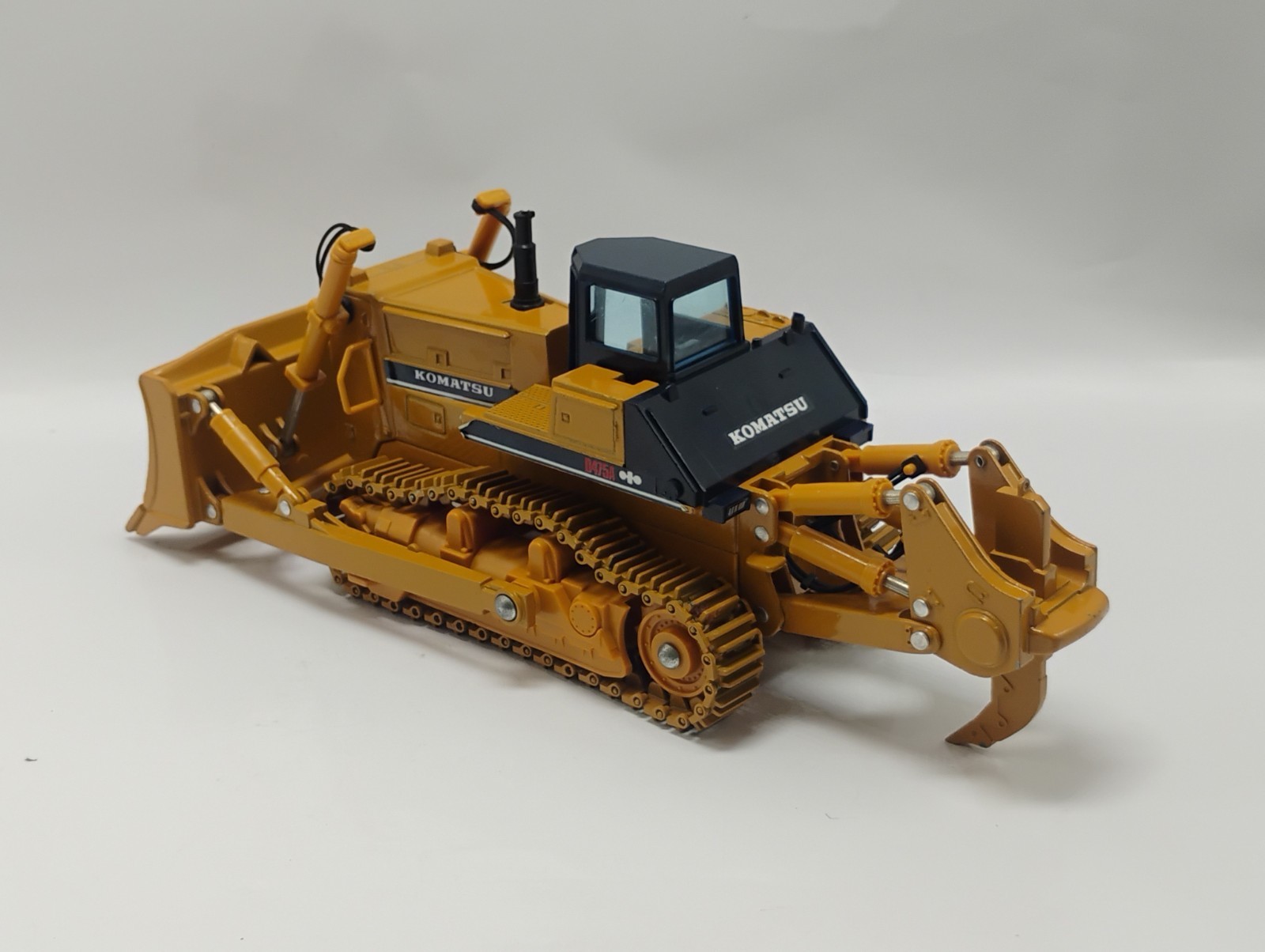 Shinsei 1:50 Scale Komatsu D475A Dozer Bulldozer w/ Metal Tracks Made In Japan