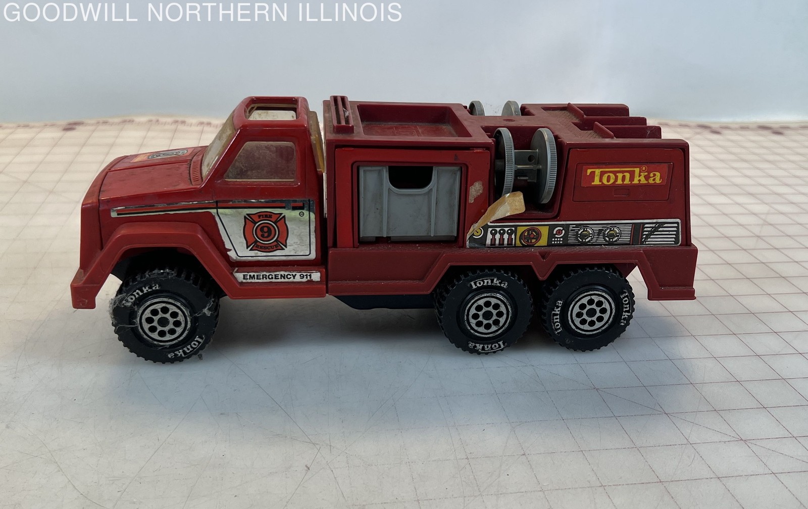 Vtg Tonka #9 Fire Engine Rescue Emergency 911 Red Plastic/Metal Toy Truck Car