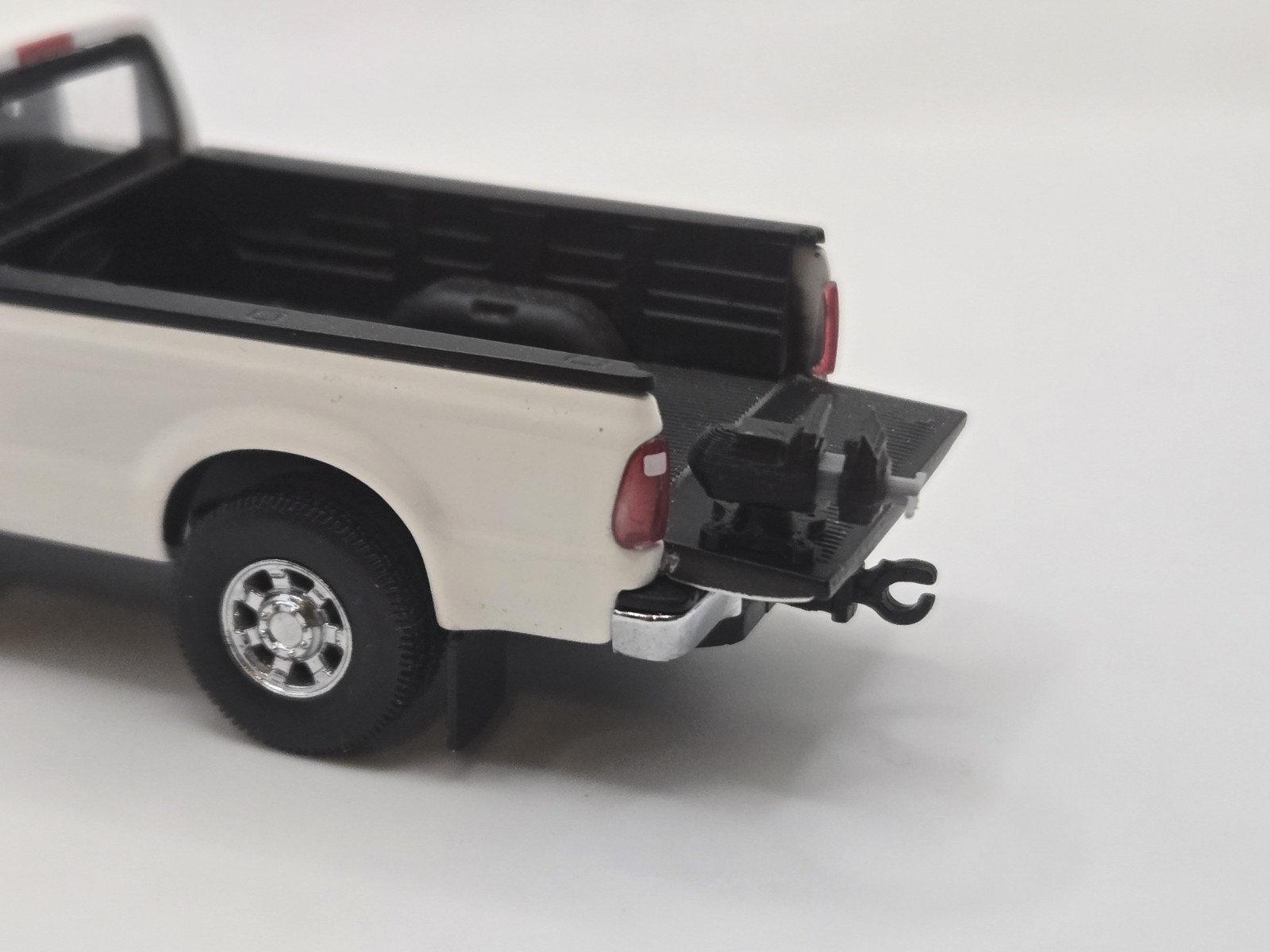 1/50 Service Truck/Bench Vice in Black *3 Pack*