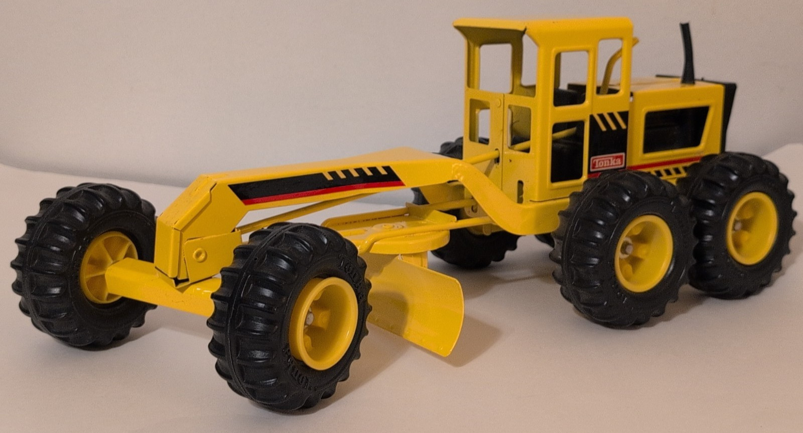 Vintage 17” Tonka Road Grader Pressed Steel Construction Toy – Great Condition