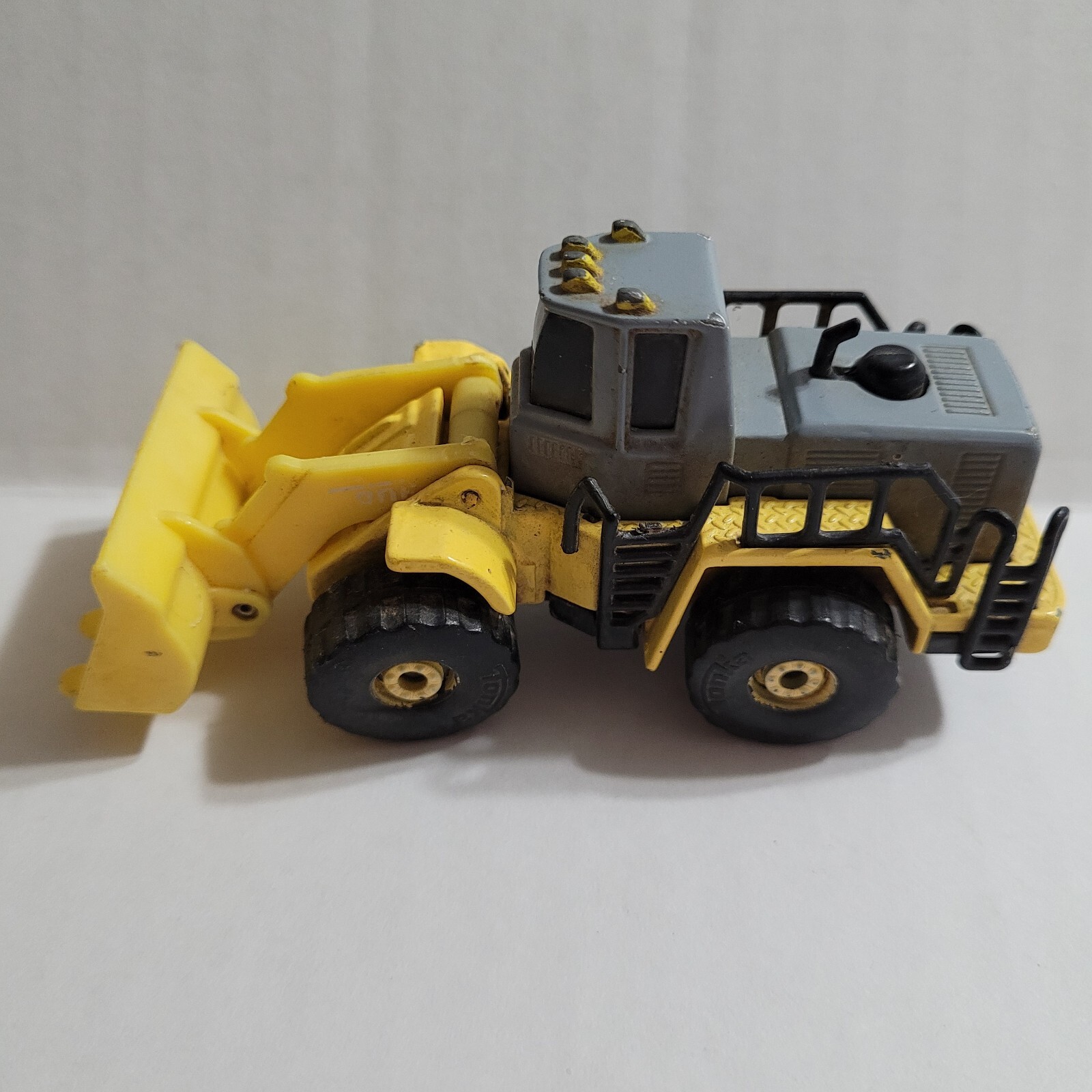 TONKA Construction Bulldozers & Front End Loader (Lot of 3) 1:64 Scale Diecast