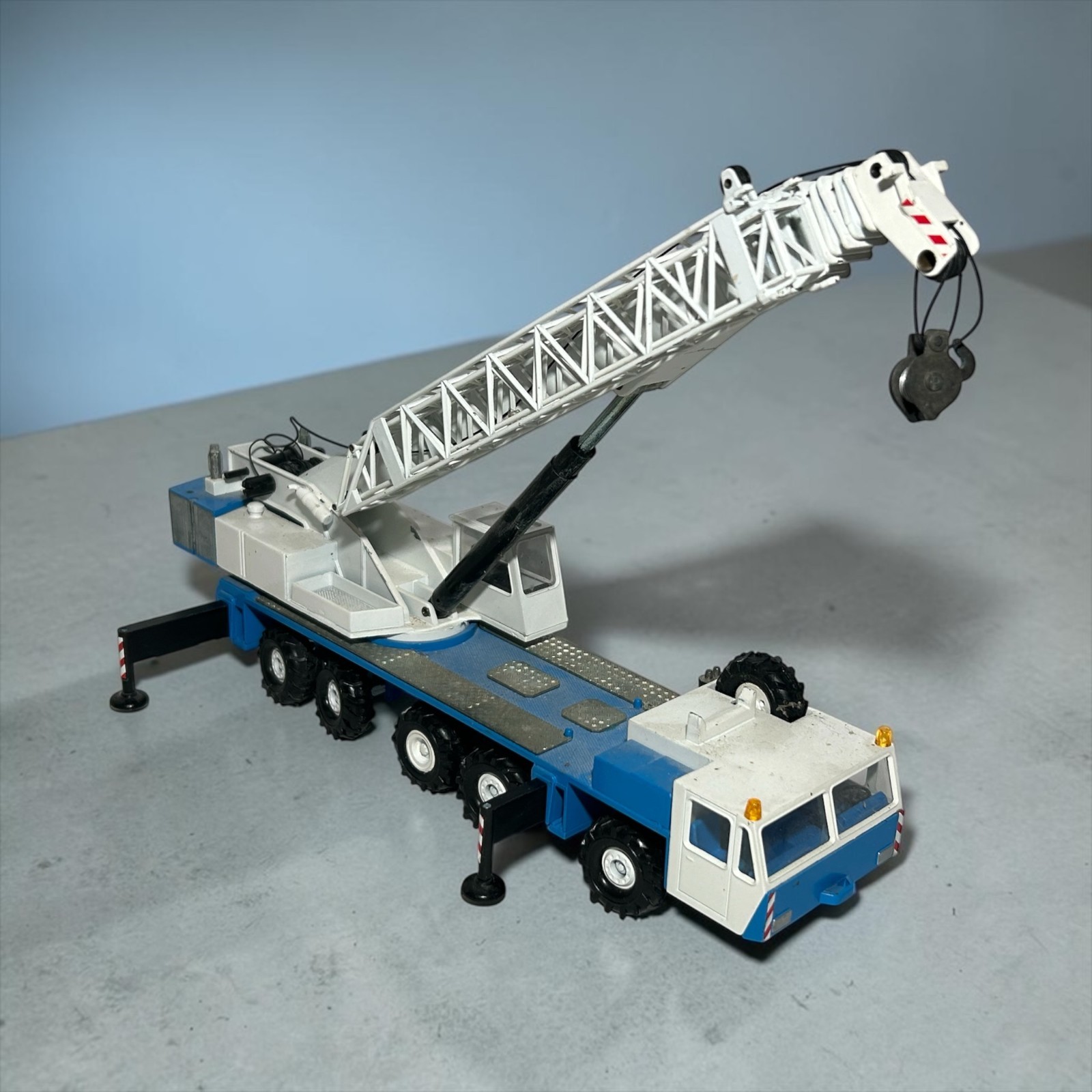 VTG Conrad 1/50 8-Axle Mobile Crane White & Blue Model 2081 West Germany