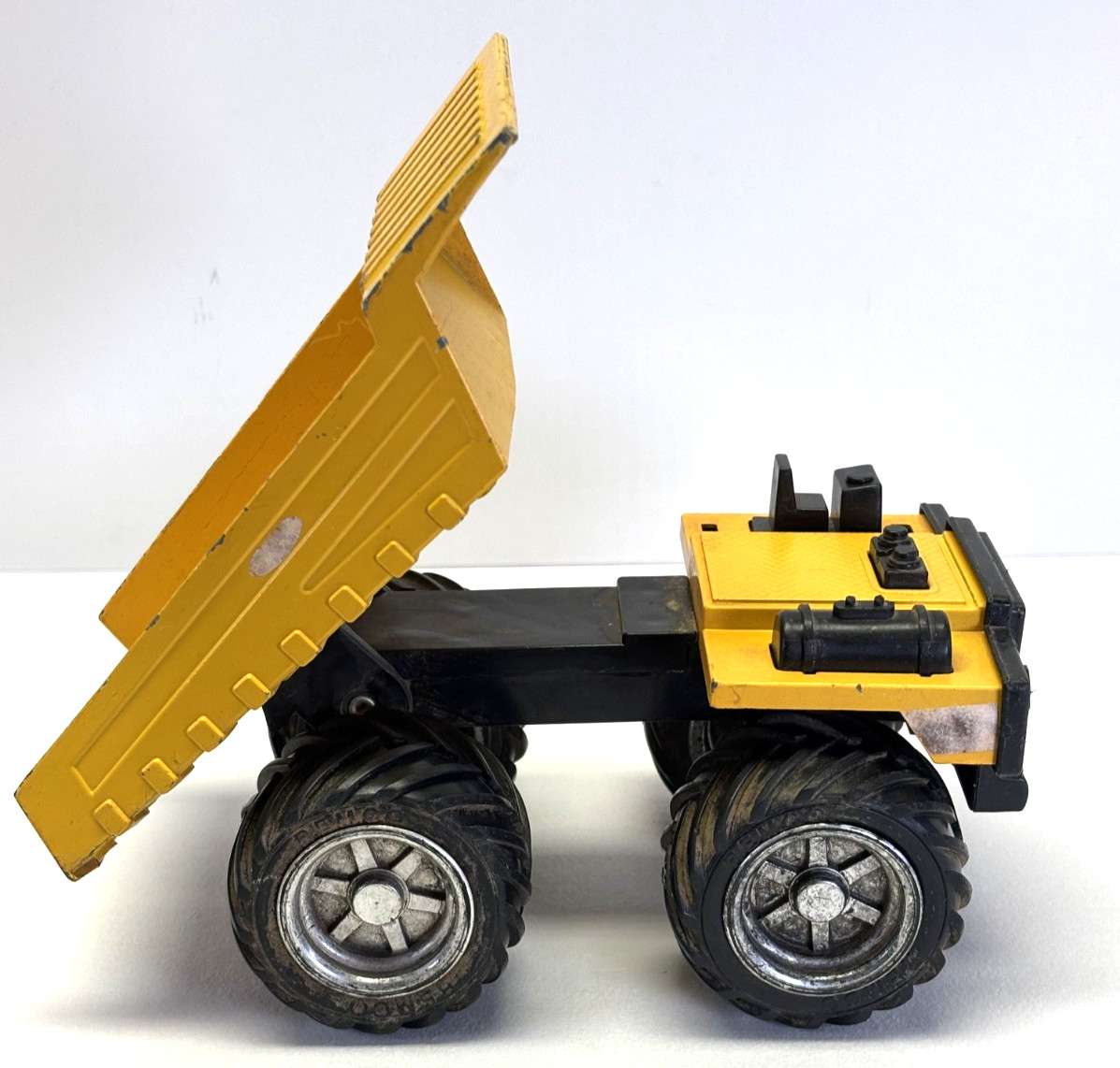 Vintage 1988 Remco Yellow Metal Dump Truck Construction Vehicle Toy Heavy Duty
