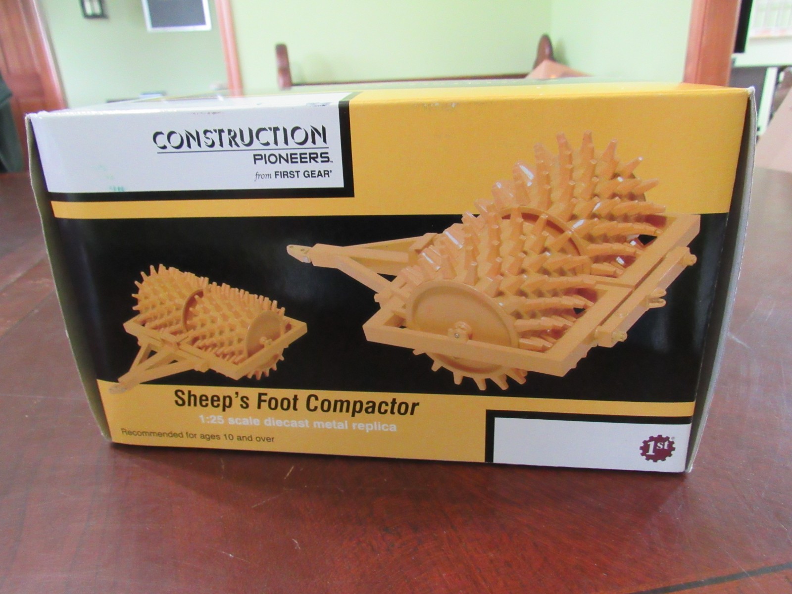 FIRST GEAR 1/25 CONSTRUCTION PIONEERS SHEEP’S FOOT COMPACTOR – NIB