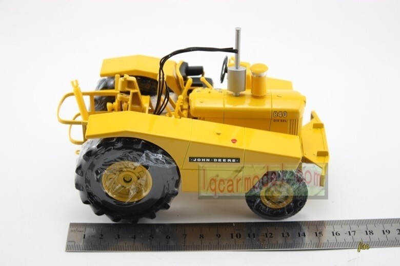 1:24 Scale John Deere 840 Diesel with 400 Scraper – Reuhl Model #JD840/400 New