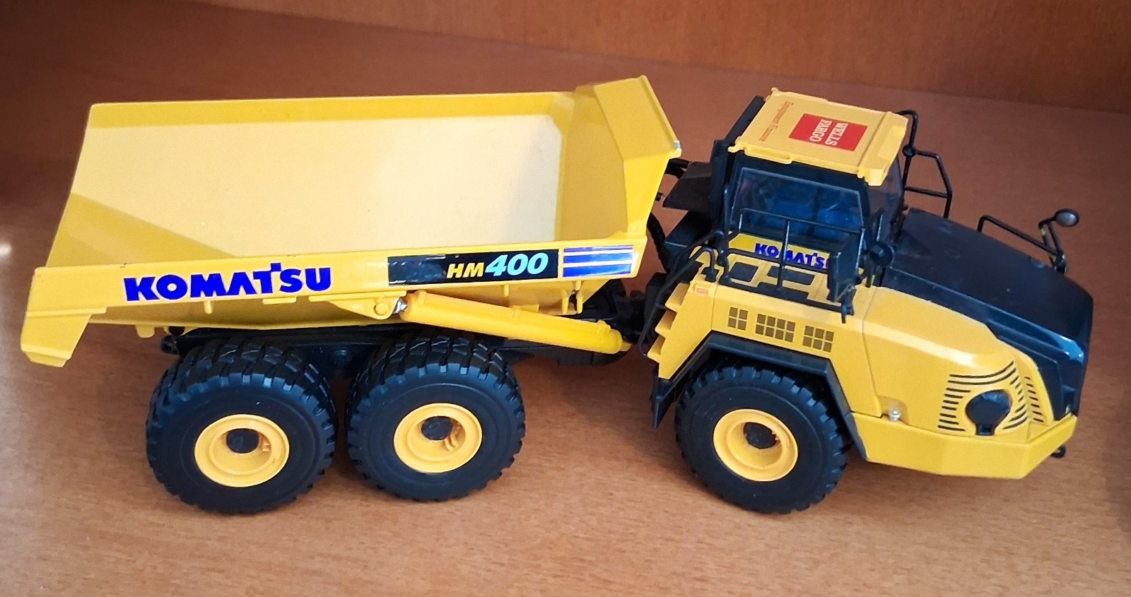 Komatsu HM400 Articulated Dump Truck Diecast 1:50 Scale – First Gear