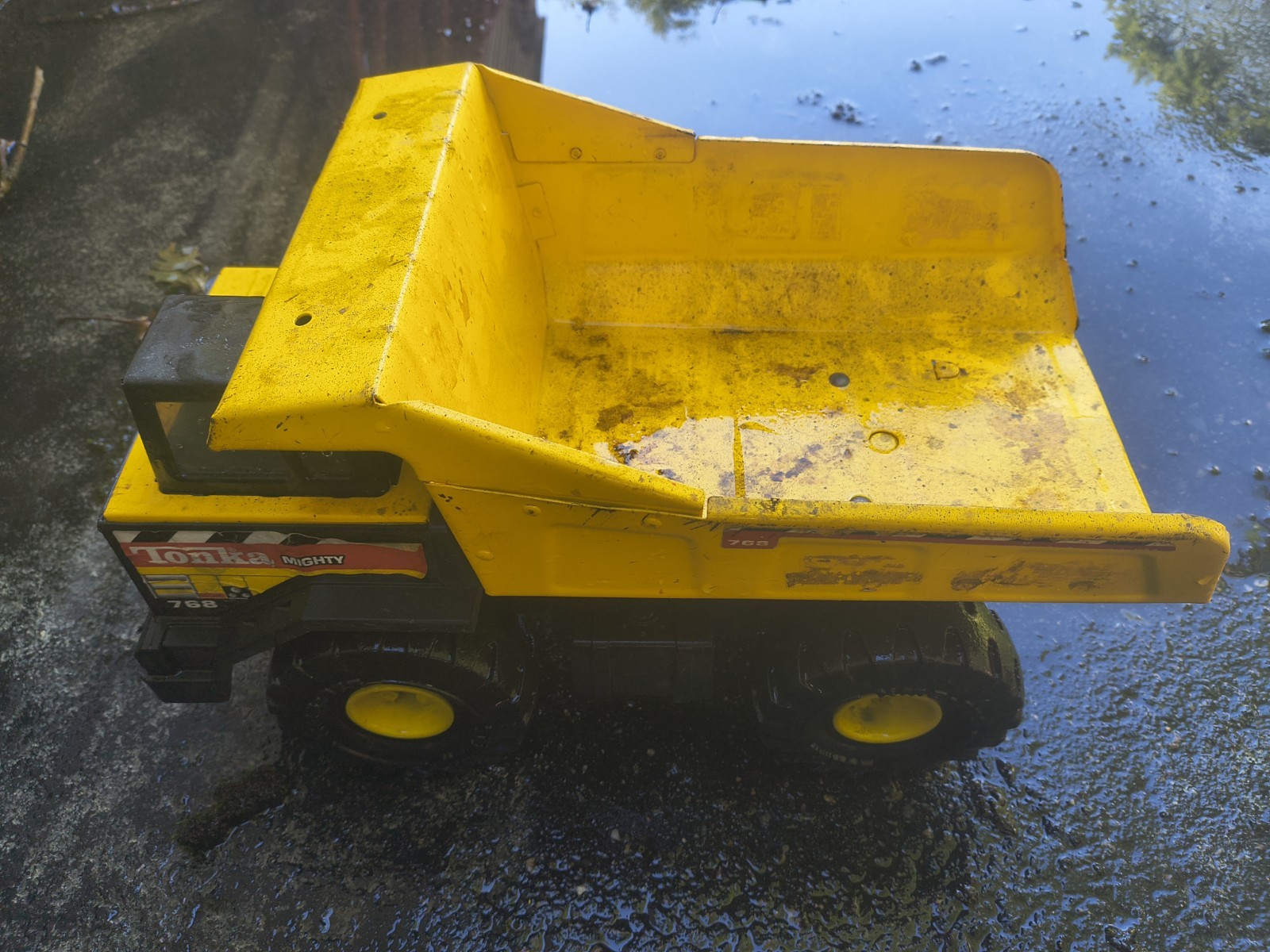 Vintage Mighty Tonka Steel Turbo Diesel XMB-975 Front End Loader model 768