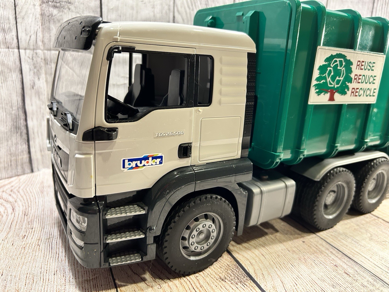 Bruder MAN TGS Recycling Truck 1/16 03763 Green Garbage Bin Loader Germany