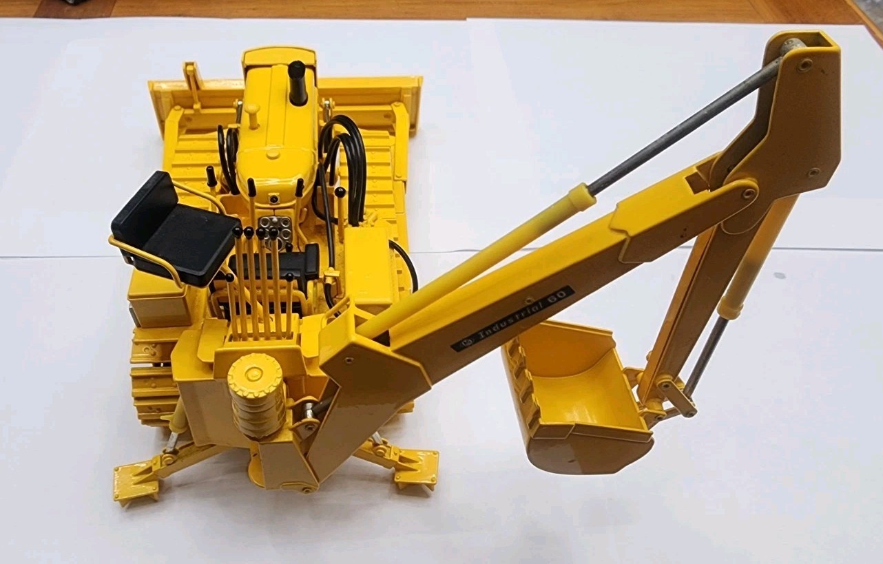 SpecCast Allis-Chalmers HD-3 Industrial 60 Backhoe & Blade 1/16 Diecast 27/100