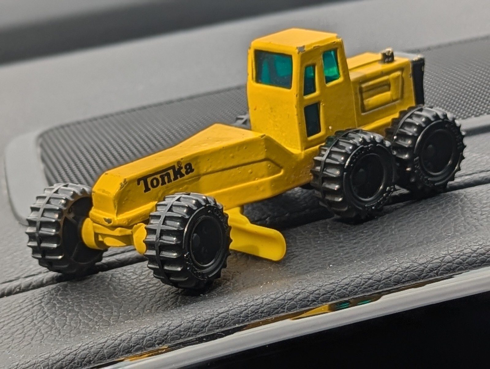 POWERFUL 1994 DIECAST ROAD GRADER BY TONKA ADJUSTABLE FRNT WHLS & GRADER BLADE