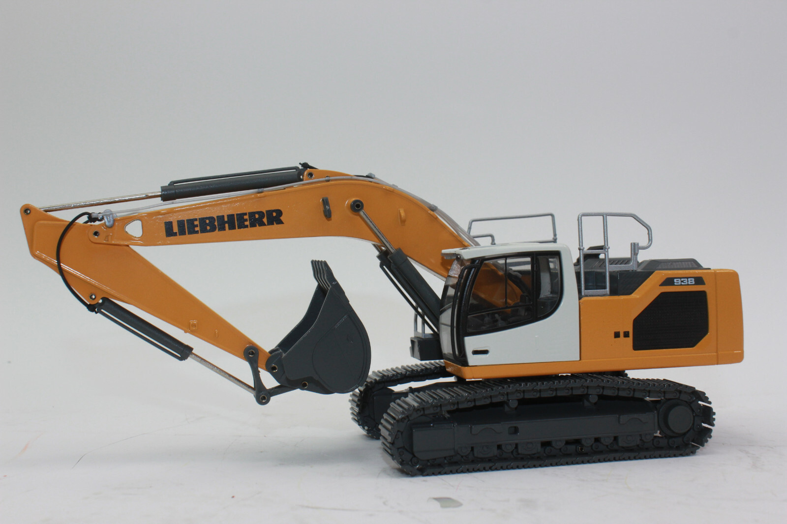 Conrad 2215 Liebherr R 938 V Excavator Digger 1:50 NEW in Original Packaging