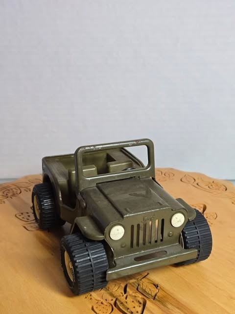 Vintage Tonka Steel green military Jeep Collectible