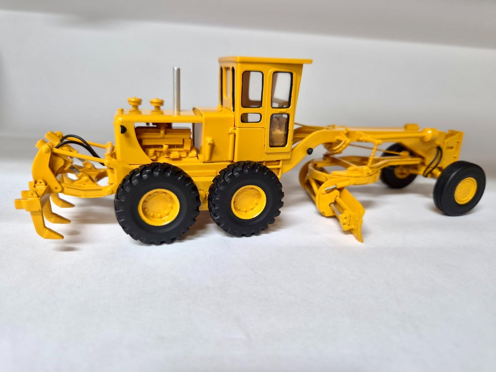 Resin 1/50 CAT Motor Grader no.16 with cab and ripper – custom made by Fankit