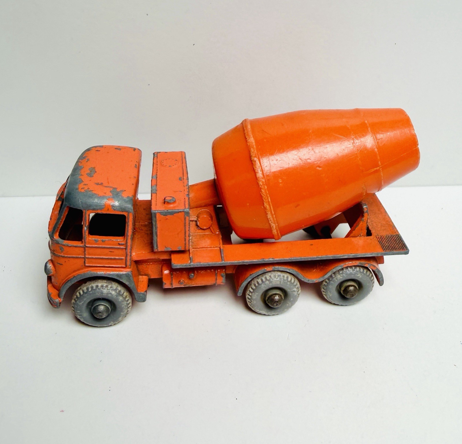 Vintage 1950s Lesney Matchbox No.26 Foden Cement Mixer Early Gray Wheels!