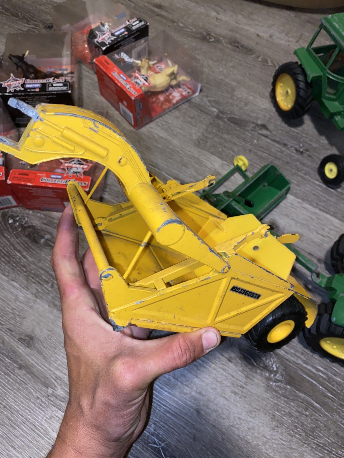 1970’S ERTL 18″ JOHN DEERE ELEVATING SCRAPER 1/16TH SCALE FOR as is